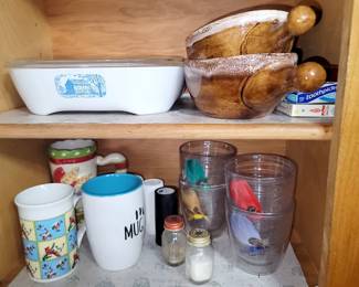 Kitchen misc. Vintage set of four insulated acrylic tumblers with fishing lures - bottom right