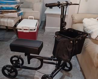Steerable Knee Scooter with Basket