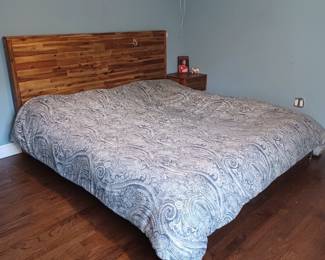 California King Contemporary Floating Platform Headboard with Sleep Number Mattress