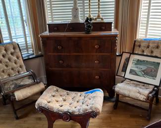 Marble lamp
Well worn antique rug
Asian style furniture
Antique dresser