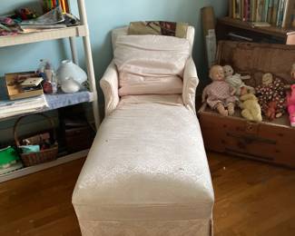 Vintage chaise lounge
Dolls
Trunk
Books