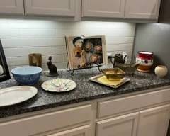Very nice kitchen. Stainless and Pyrex