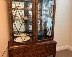Clean lines and not too big china cabinet. Very good condition and very well made.