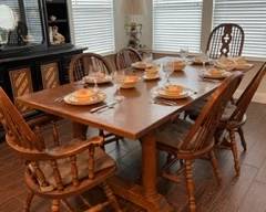 Dining table, 2 chairs and 2 leaves