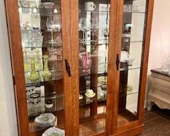 Beveled glass and mirrors. Lighted display case with 3 levels of touch lighting. Fantastic condition.
