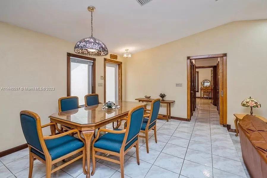 PALMETTO BAY ESTATE AUCTION in Palmetto Bay, FL starts on 11/4/2023