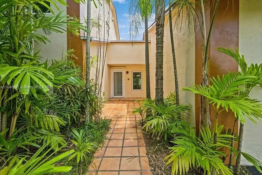 PALMETTO BAY ESTATE AUCTION in Palmetto Bay, FL starts on 11/4/2023