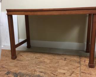 Desk 48”w x 24 x30h nice finish 