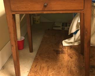 24 x20 x 27. Square nailed tapered leg pine wood  with drawer