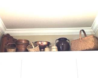 Old spice box, sugar bucket butter molds and a very nice buttock basket. Estate has many hand splint baskets that are not pictured.