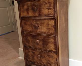 Small chest drawer  for a small space