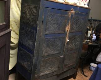 Blue pegged pie safe from Cotton farm in Centre AL