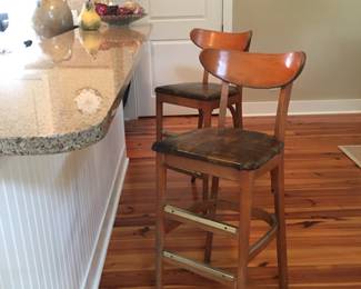 Bar height has foot plates which are nice to prevent scratches