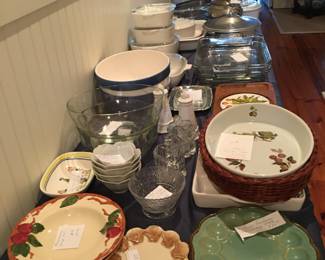 Corning  ware dishes with lids, Pyrex cookware