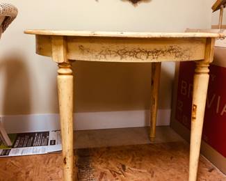 38.5 “ round, 30” high to top, 26” to apron