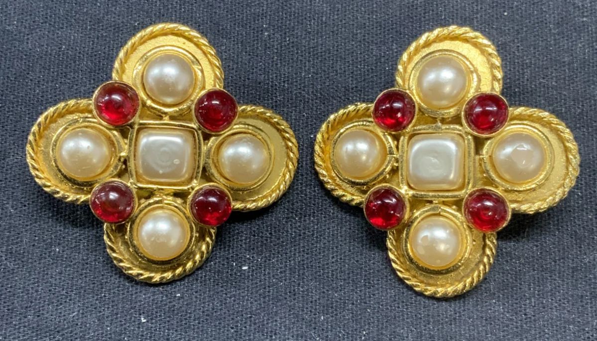Sold at Auction: CHANEL - Vintage Collection 23 - Red Gripoix Red White  Pearl Clip On Earrings