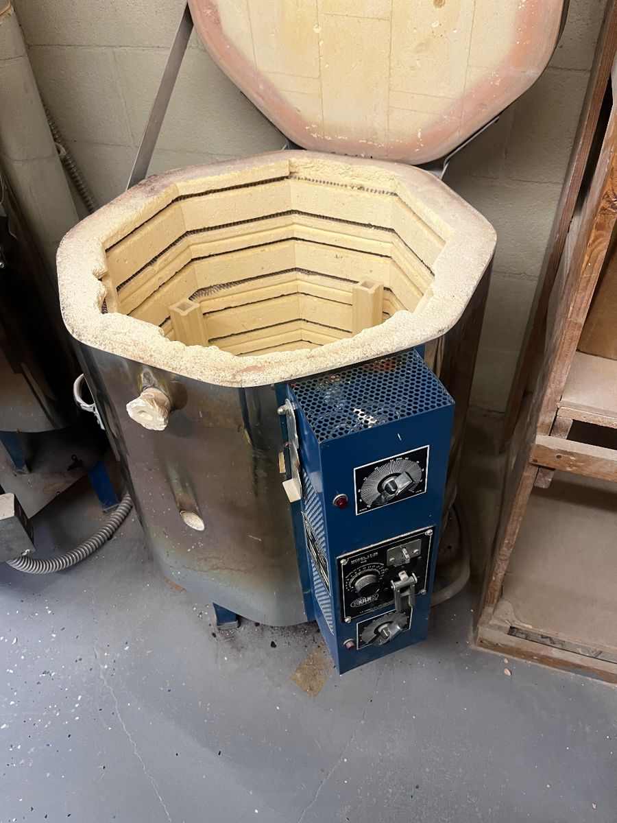 Ceramic Mold Warehouse Kilns and Equiptement starts on 11/18/2023