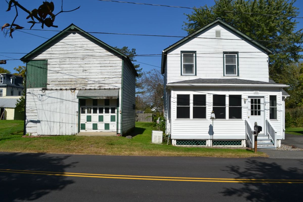 Estate Sales with Kari in Schodack Landing, NY starts on 11/3/2023