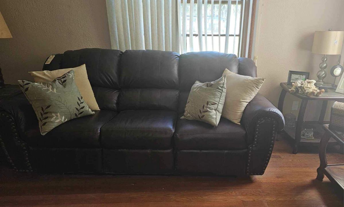 B. Langston's presents Southside Estate Sale starts on 11/2/2023