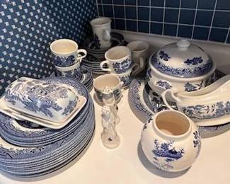 Transferware, Blue Willow style