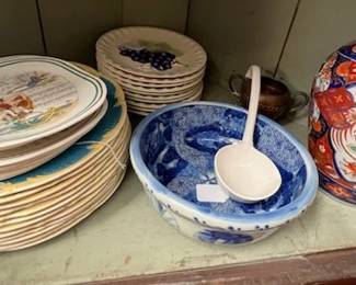 Platters, porcelain vase