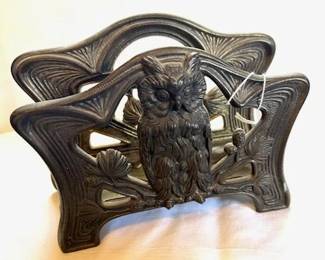 Metal owl letterholder