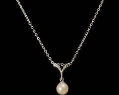 14K White Gold Pearl Necklace