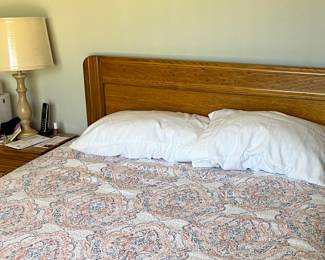 Queen size bed with adjustable mattress