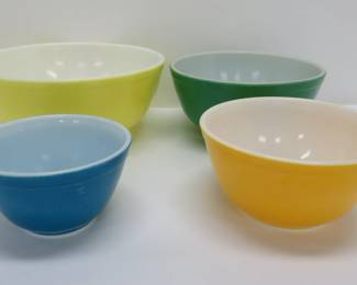 Pyrex nesting colored mixing bowls