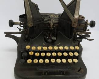 Oliver Batwing typewriter