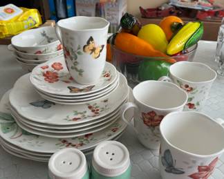Service for 4 Lenox Butterfly Meadow Red Dinnerware Set