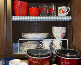 Christmas Tree Themed Bella 1.5qt Crockpot, Red Bella 1.5qt Crockpot, Service for 4 Lenox Butterfly Meadow Red Dinnerware Set