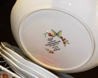 Service for 4 Lenox Butterfly Meadow Red Dinnerware Set