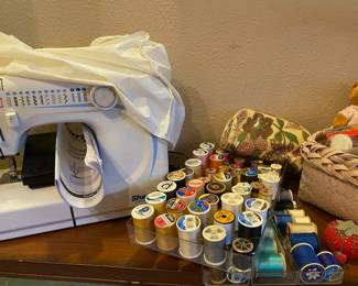 Shark Euro-Pro Automatic Sewing Machine, Assortment of Thread