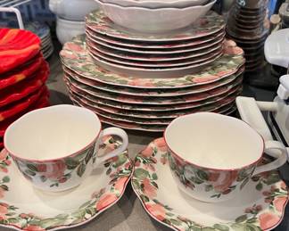 Nikko "Precious" Dinnerware Set 