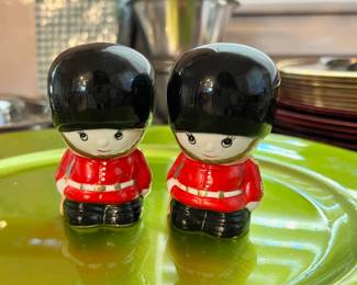 London Guard Ceramic Salt & Pepper Shakers