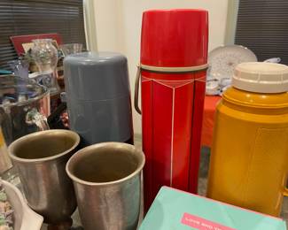 1974 Red King Seeley Thermos, Thermos Yellow and White Thermos