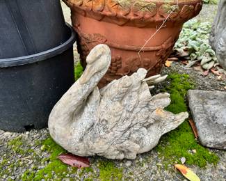 Outdoor Swan Statue