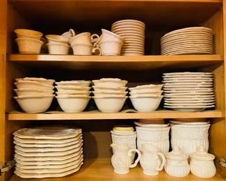 $250
American Atelier at Home Baroque 5286 creamChina set - 10 dinner plates, 15 bowls, 24 salad/dessert 15 cups & 15 saucers, 2 C&S, 3 canisters 11 chargers, 2 oval bowl, 2 oval platters