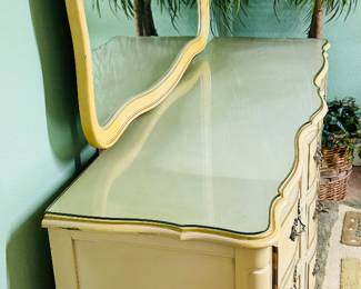 $350
French Provencal 3 pieces Bed set
all chest 5 drawers 36x20x49
Dresser 9 drawers 60Wx19Dx33H + mirror 45x36
Nightstand 24W15Dx26H Need a little TLC