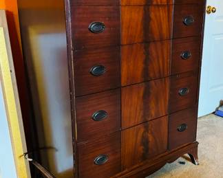 $250
1940's small Hepplewhite Mahogany tall loennige Reed - 5 drawers 36Wx19Dx48H