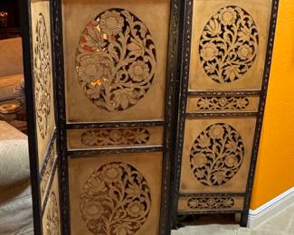 $195
Screen Indian 4 panels wood carved 80x72H
