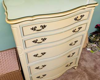 $350
French Provencal 3 pieces Bed set
all chest 5 drawers 36x20x49
Dresser 9 drawers 60Wx19Dx33H + mirror 45x36
Nightstand 24W15Dx26H Need a little TLC