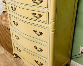 $350
French Provencal 3 pieces Bed set
all chest 5 drawers 36x20x49
Dresser 9 drawers 60Wx19Dx33H + mirror 45x36
Nightstand 24W15Dx26H Need a little TLC