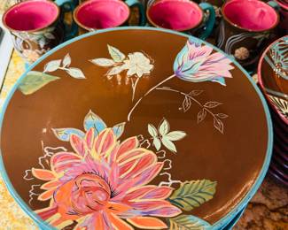 $225
Tracy Porter The Vivre Collection incl 8 dinner pl 8 salad plates, 8 cups, 8bowls, 1 pedestal bowl 1 platter, 1 salt & pepper - 27 pieces