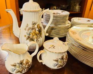 $375
Royal Worcester Dorchester pattern service for 10 11 dinner plates, 12 salad or dessert plates, 12B&B 10 cups & 12 saucers, 1 coffee pot, C&S, gravy bowl with underplate, 1 veggie. 62 pieces