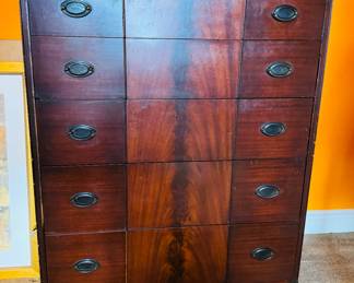 $250
1940's small Hepplewhite Mahogany tall loennige Reed - 5 drawers 36Wx19Dx48H