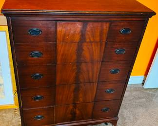 $250
1940's small Hepplewhite Mahogany tall loennige Reed - 5 drawers 36Wx19Dx48H