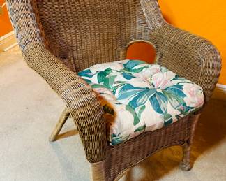 $60 Wicker chair 28Wx3'Tx20D