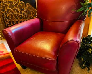 $250
Havertys burgundy leather club chair 33x32x35